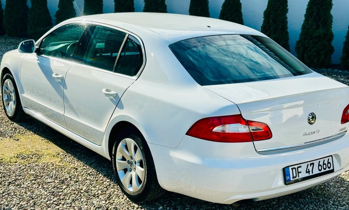 Skoda Superb cena 29990 przebieg: 165000, rok produkcji 2011 z Kościan małe 232